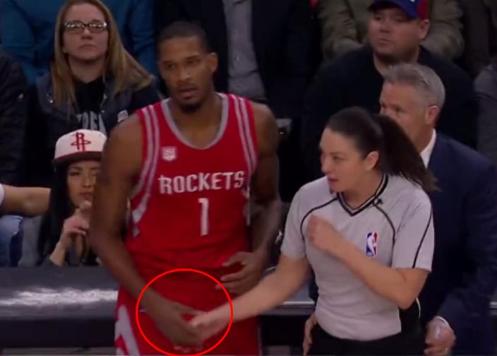 阿里扎太幸福了，“胸推”女裁判还不吃T，想想以前那两个倒霉蛋