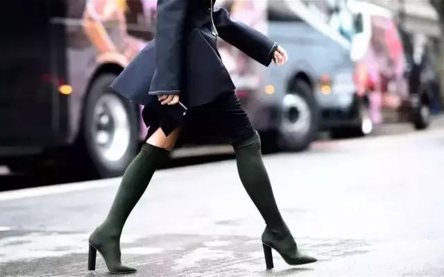 angelababy杨幂黑白礼服,杨幂杨颖穿的条纹荷叶裙