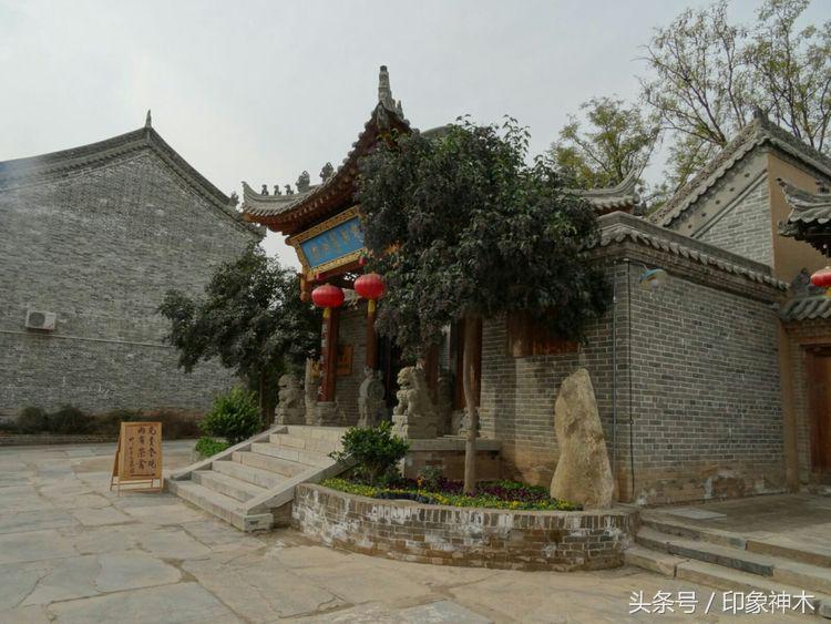 陕北俊俏女子勇闯袁家村大嘴吃四方