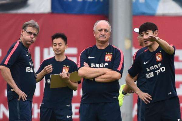 冠军数有望超越里皮成恒大第一，望离开时能多留足球财富