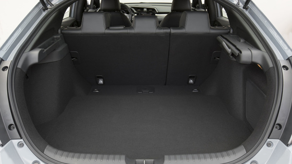 2016款和2019款思域外观对比图,2020款思域两厢新锐控碰撞测试