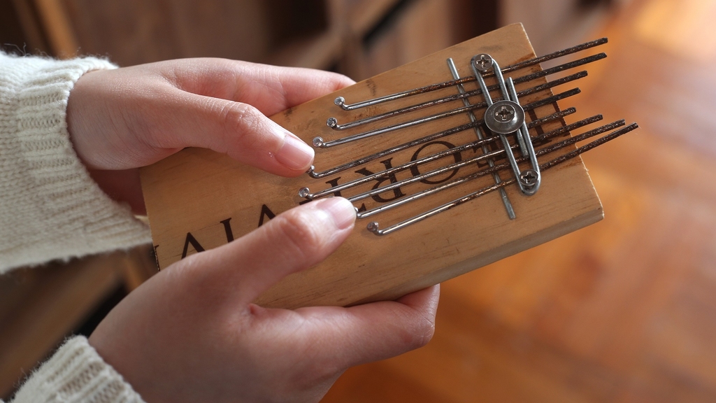 周末福利｜用球拍打字机在街头玩电子音乐