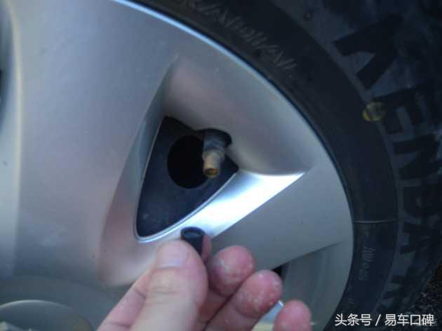 行车中轮胎突然爆胎,行车途中轮胎亏气怎么办