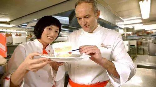 胡歌喜欢吃的甜点,胡歌一个月收入多少元