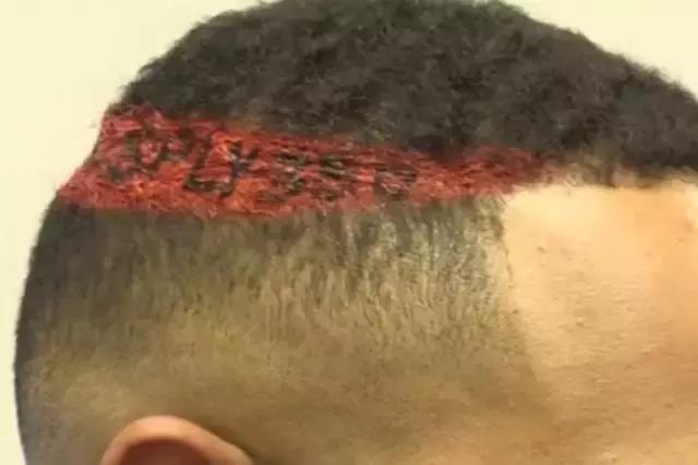 假yeezy有哪些,穿假yeezy能看出来吗