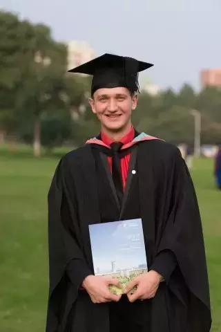 讲七门语言、通十八般舞艺｜宁诺这名翻译小鲜肉酷毙了！