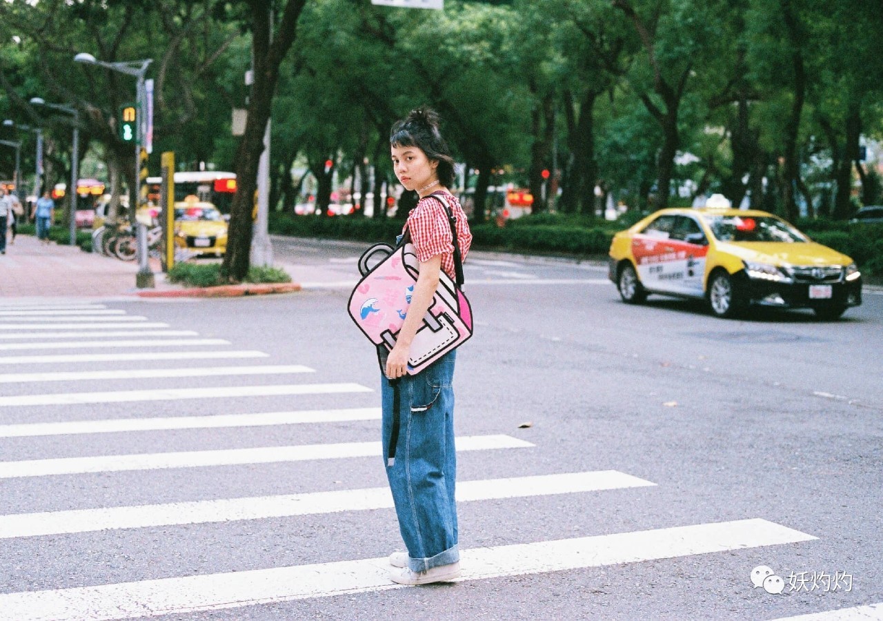 情人节买包包给女朋友,情人节买包子送包视频