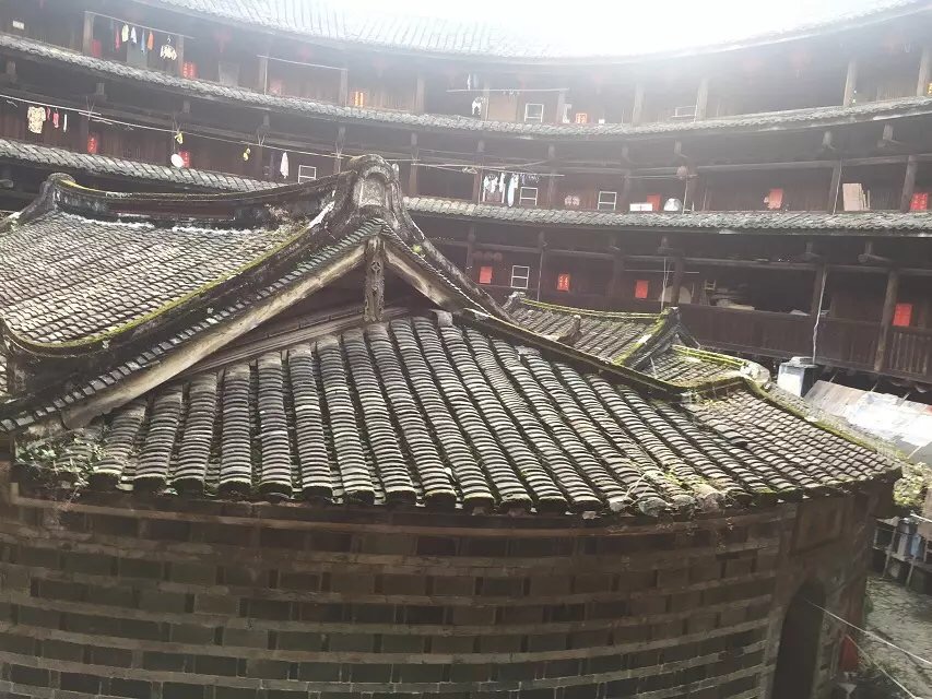 八千里路云和月的上一句,八千里路云和月一骑绝尘