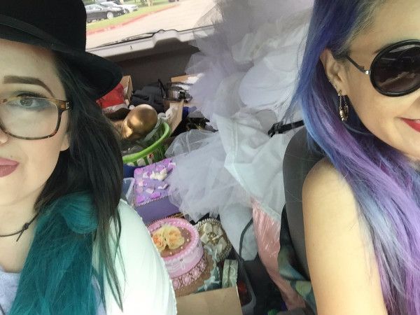 三个一无所有的女人，用以物换物和手工制作的方式再造绝代艳后！