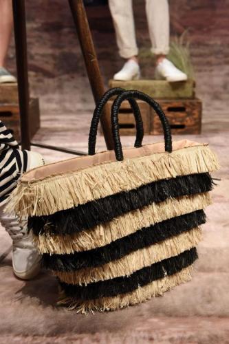 女人的经典包今年流行哪一款,现在流行的潮包