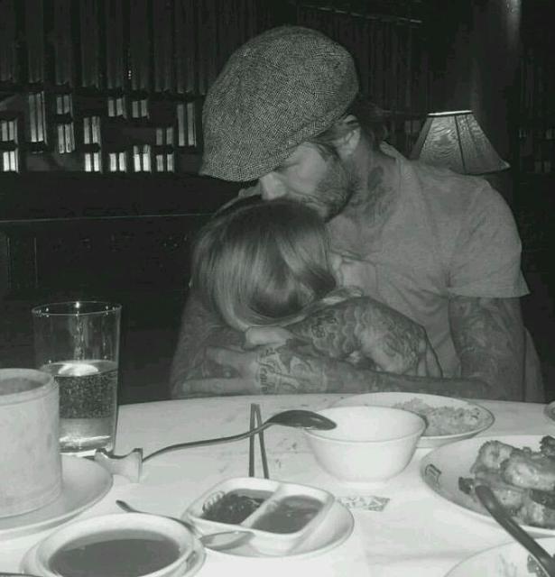 贝家哈珀小七纽约时装周日记：简易英伦风胜过三哥潮牌LV联名