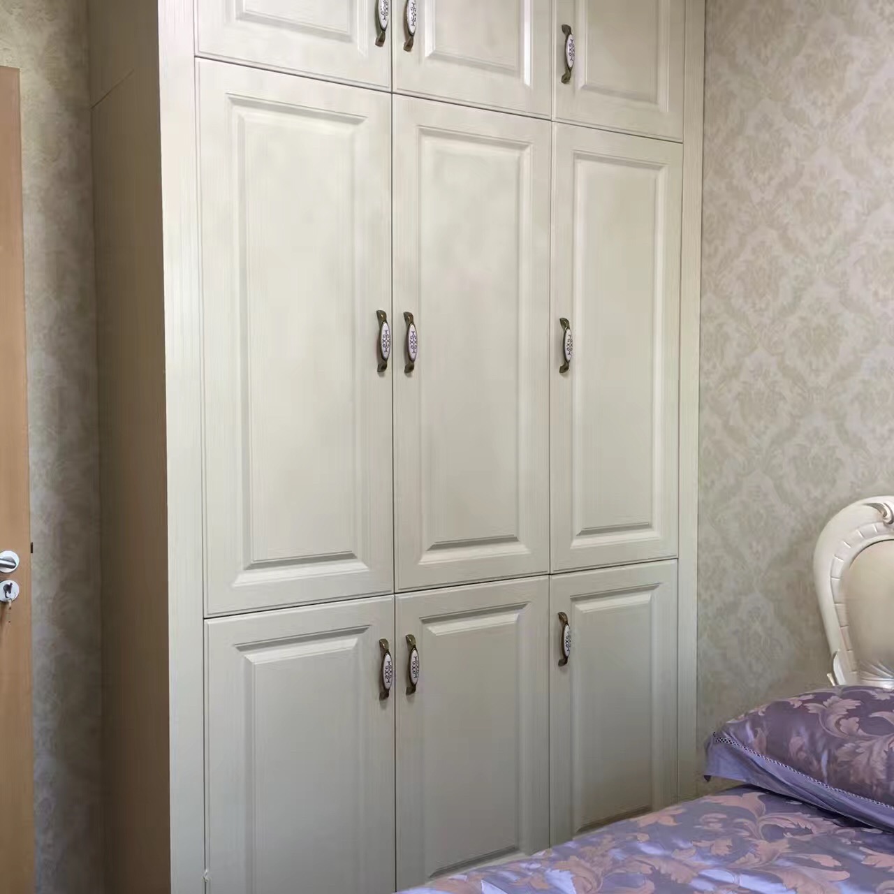 衣柜实图施工,衣柜工人安装视频