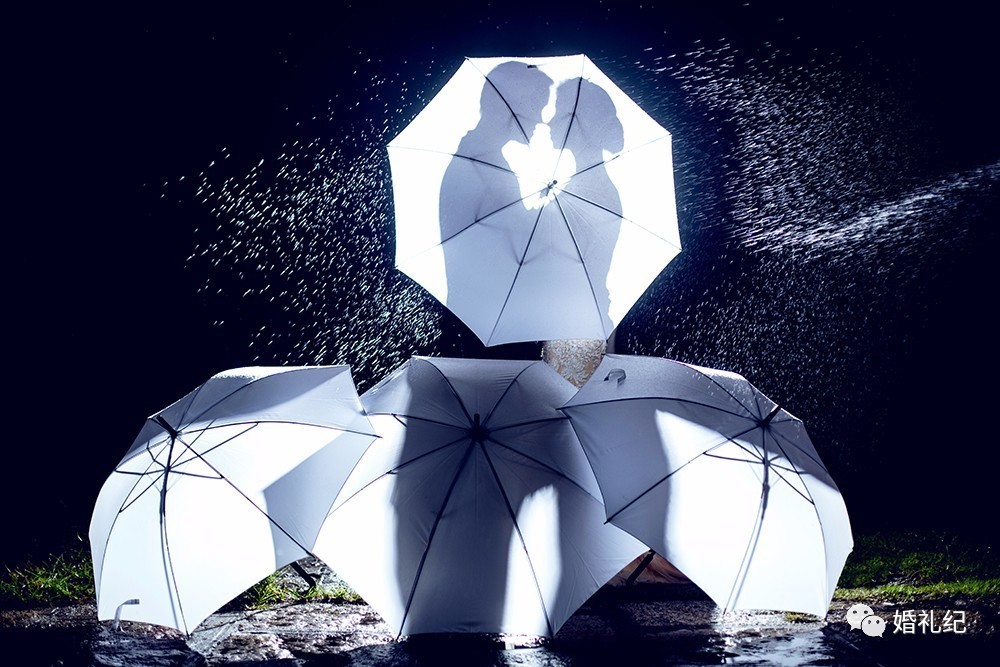 下雨婚纱照不能拍外景吗,苏州拍婚纱照下雨要不要改期