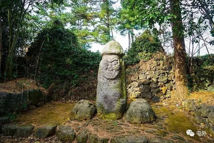 为何这个貌似丁丁的物体，可以成为小岛的守护神？