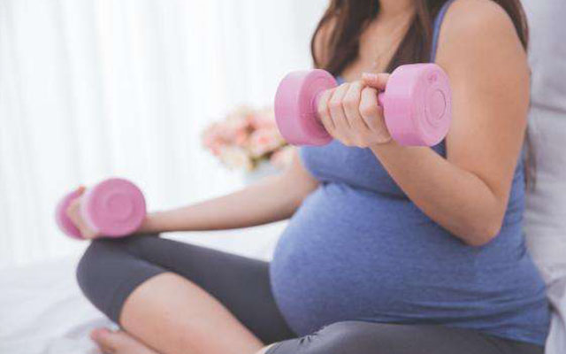 怀孕期间腰痛是什么原因,我刚怀孕就出现腰痛这是怎么回事