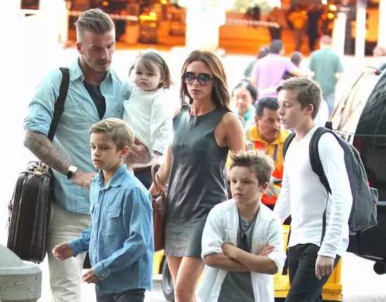 足球场上爱情,爱情足球队