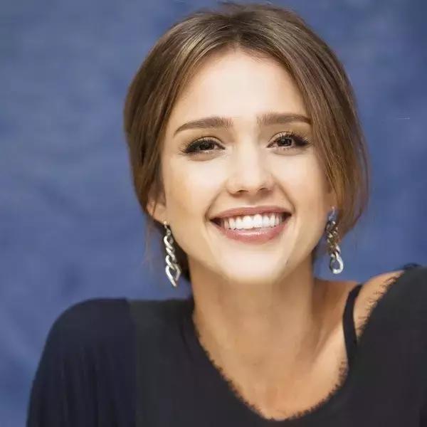 英文女性常用名字,100个好听的女性英文名