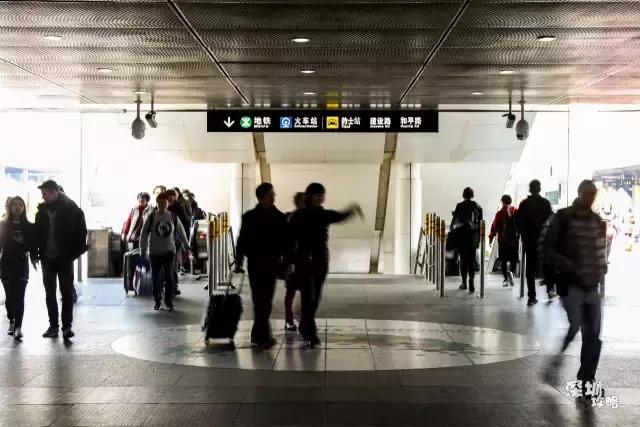 下一站罗湖站视频,罗湖下一站幸福茶餐厅服务员