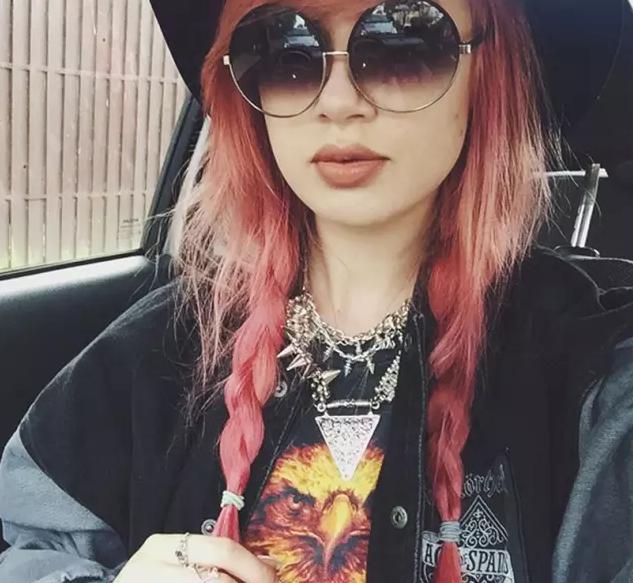 现在的人都在玩七彩斑澜的原宿星空染发