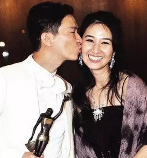 为什么男生钟情姐弟恋？娱乐圈姐弟恋大盘点