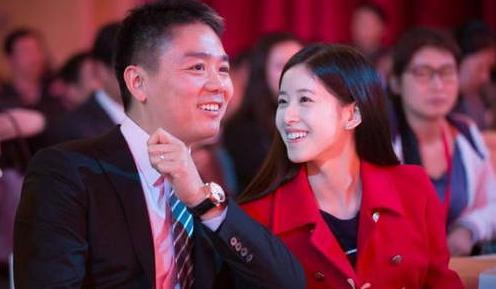 刘强东逆袭奶茶妹妹,奶茶妹妹和相差19岁的刘强东相恋