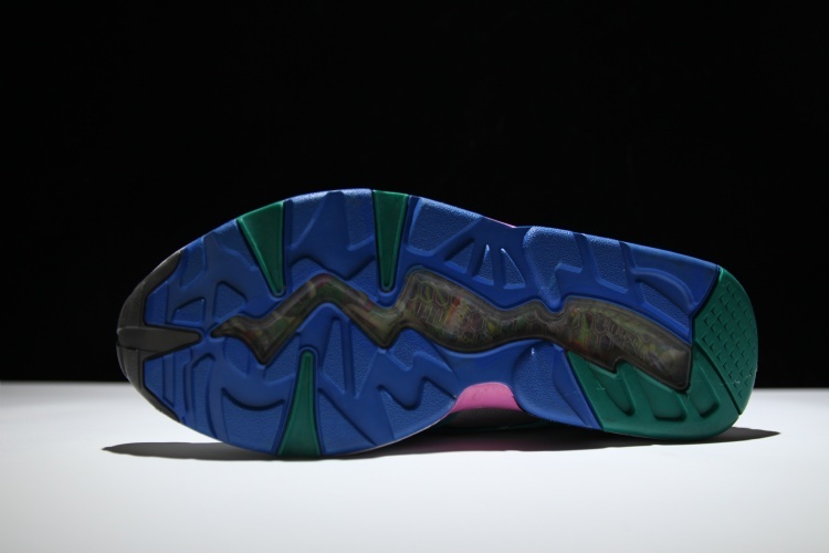 把握早春混搭新意，简简单单运动鞋也能“搞事情”