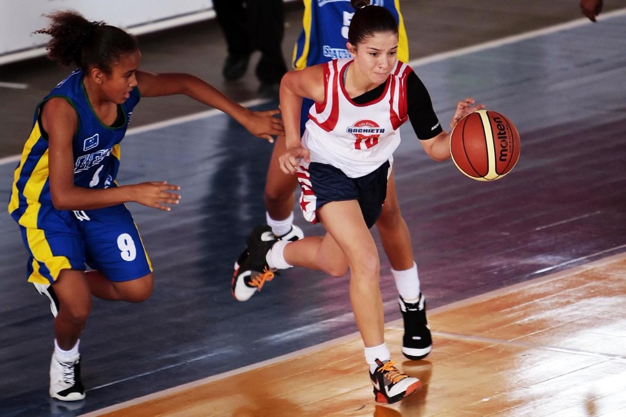 打篮球累还是踢足球累,踢球有多累