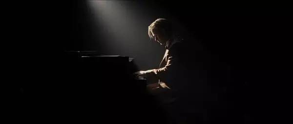 我有一段旋律和一个故事,你愿意和我,用梦想,去写完吗