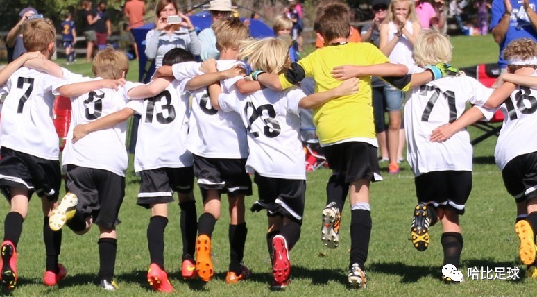 每次踢完球都在期待你的消息,当你踢完球第二天睡醒