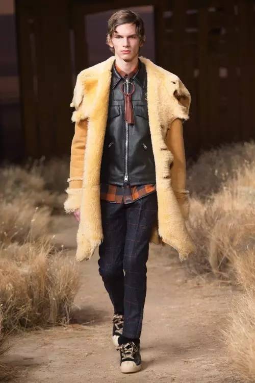 我哭，又跟着阿Sa、吴建豪、Selena 种草了Coach的2017秋冬系列