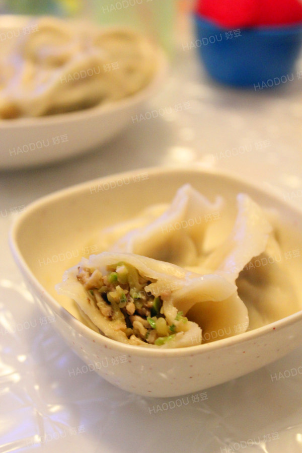 西葫芦香菇素炒,西葫芦卷心菜香菇虾皮鸡蛋水饺