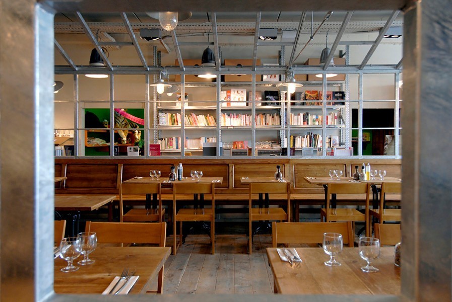 每天近千人来就餐,来打卡最美书店