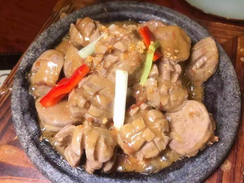 2号线地铁好吃的东西,顺着地铁2号线有哪些好玩的地方