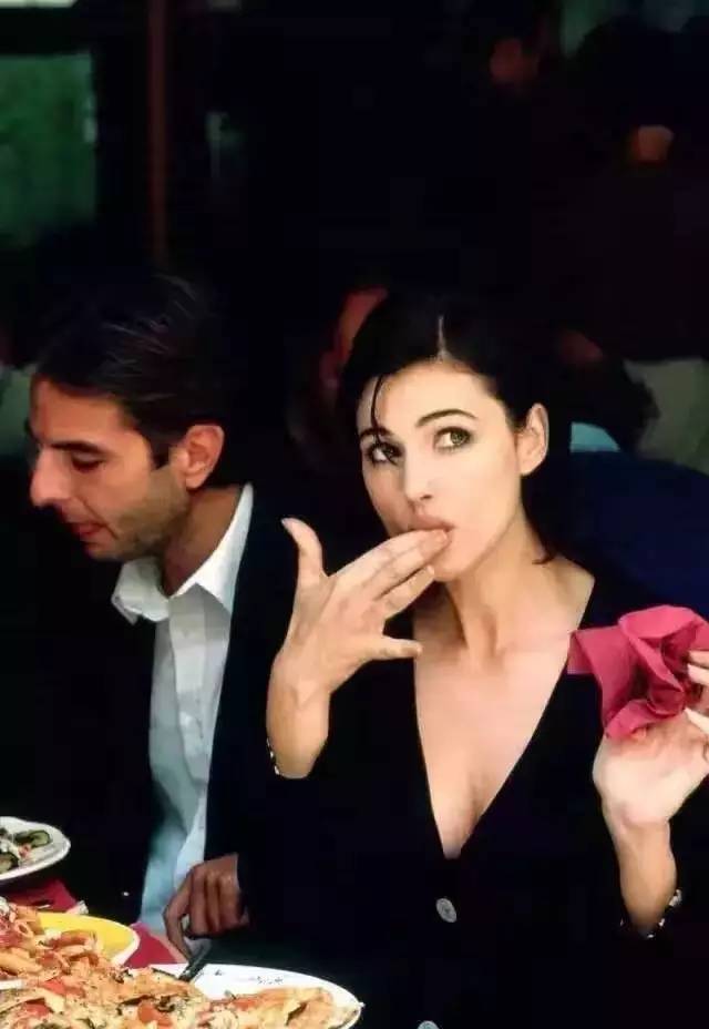 女生怎么和直男聊天女生追男生,喜欢的女孩刚发朋友圈怎么追