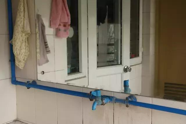 宝宝回到寝室,回老家宝宝说被吓到了