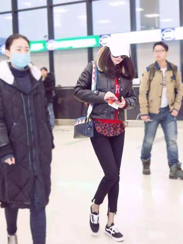 杨幂与超模肯豆合影,杨幂和肯豆衣服试穿