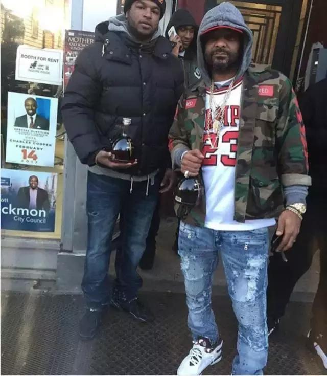 韩国明星上脚yeezy,yeezy白斑马