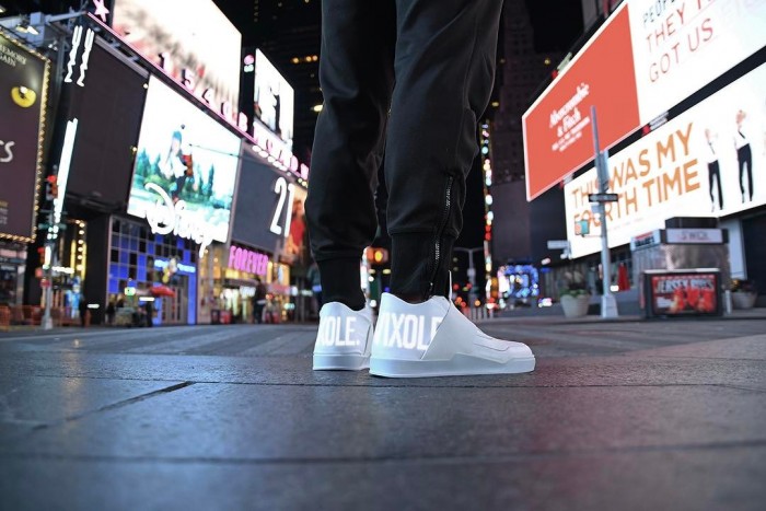 这双鞋竟然可以播gif？