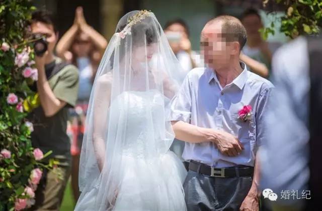 陈妍希刘诗诗婚礼妈妈都穿旗袍！妈妈要得体只能穿旗袍？