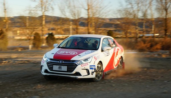 比亚迪秦100油电混合使用感受,比亚迪秦100和秦80怎么区别