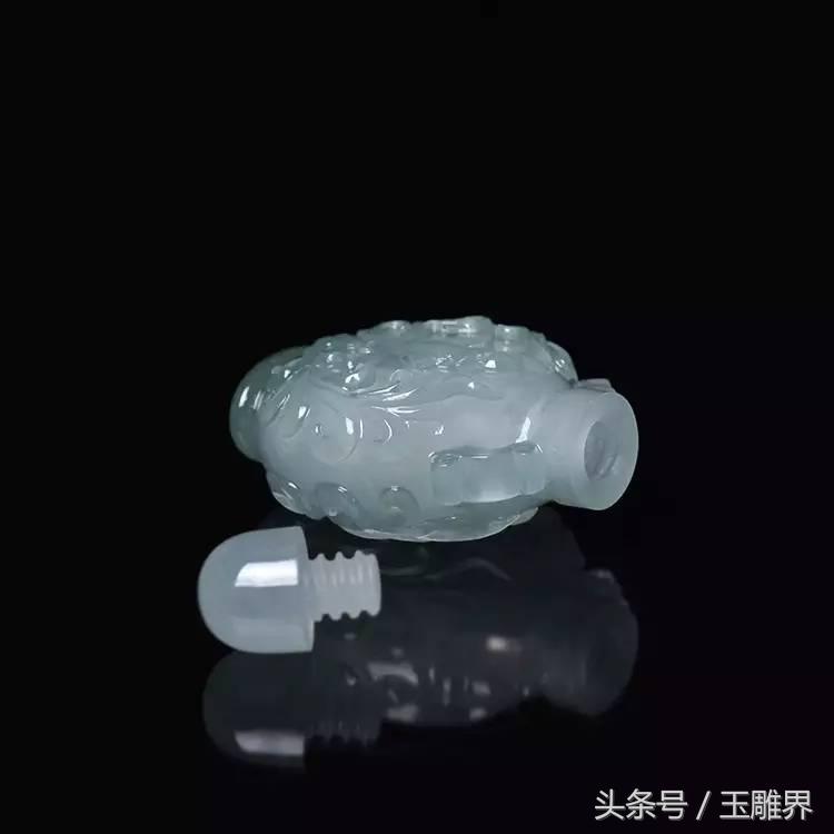 古代男子随身佩戴物品,男子穿越古代带了小玩具