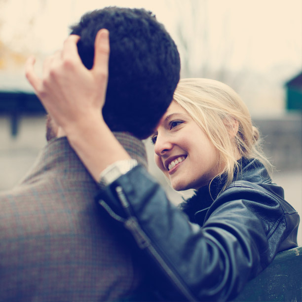 情侣吵架打了男朋友如何认错,情侣吵架不小心扇男友