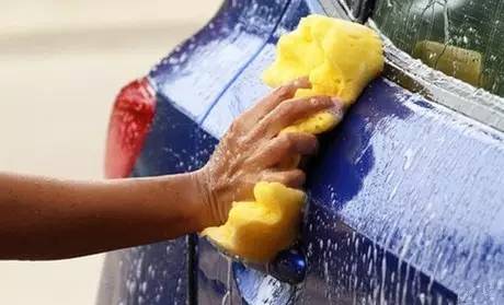 车上的雪不清理等自己化了可以吗,下雪了车怎么清理最快