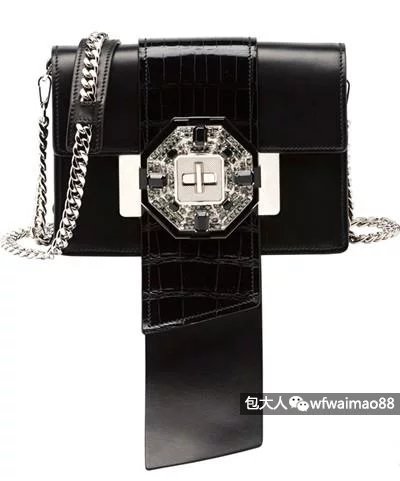 dior和lv包包选哪个,dior与prada的区别