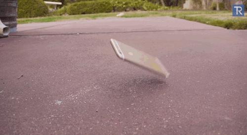 几滴“神液”让手机穿上铁布衫，锤子也砸不碎屏幕