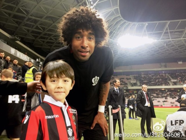 刘烨儿子诺一照顾爸爸,刘烨儿子诺一街拍