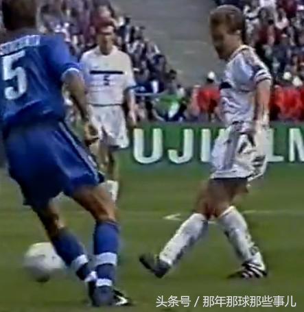 两届世界杯踢丢点球巴乔扼腕痛惜,98年世界杯法国vs意大利点球大战