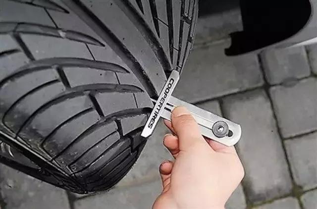 只有台SUV还不行，这些“老驴友”总结的自驾游技巧你知道吗？