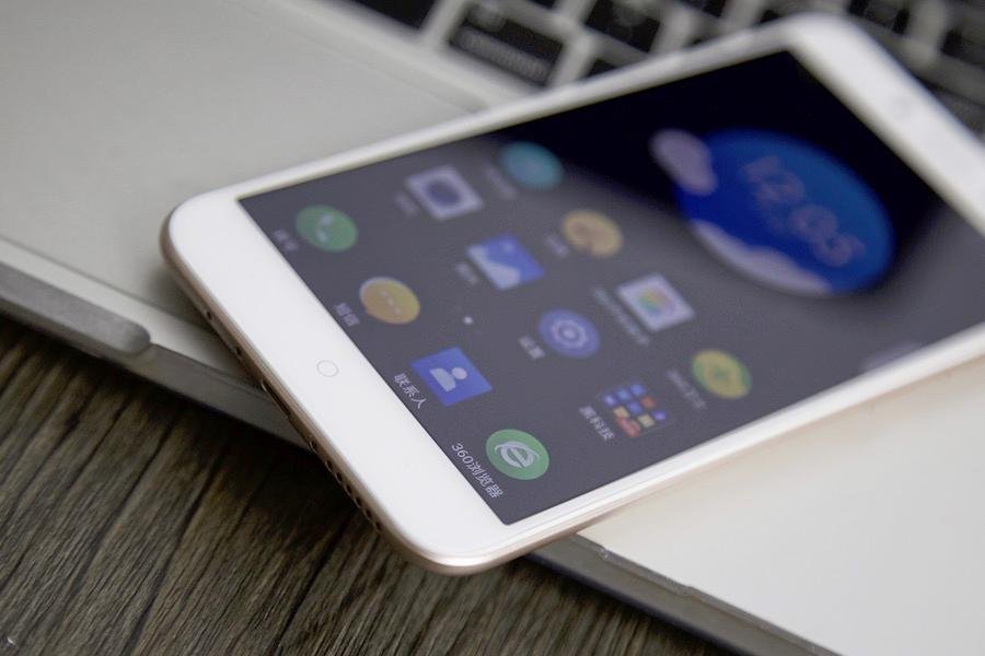 4000mAh+6GB运存!仅售1399的360手机N5评测