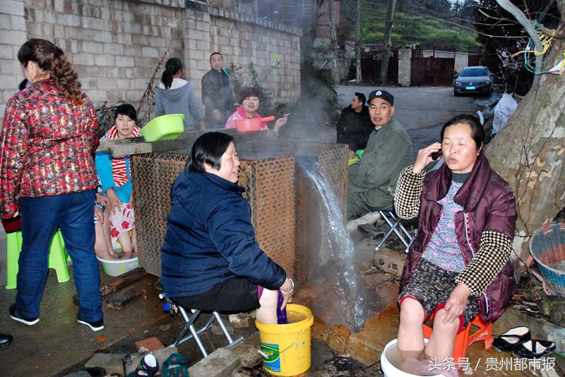 好开森！贵阳一小区钻出温泉，水温近60度，居民纷纷前往享用